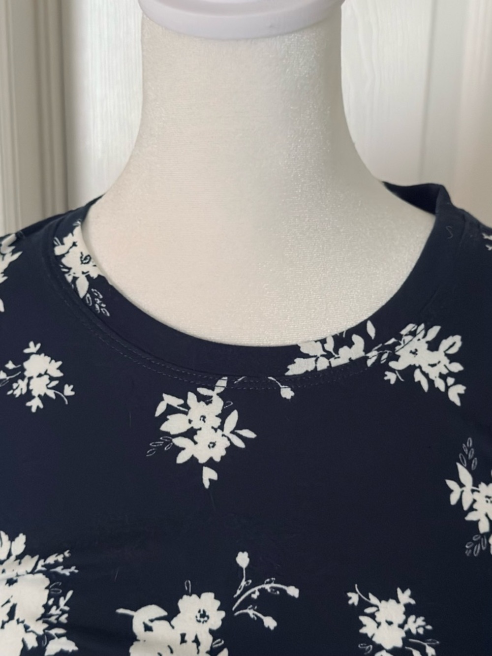 nine britton Navy and White Floral Twist-Front Midi Dress - Picture 3 of 7